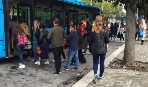 Unioni i Transportit Publik njofton: Nga sot punojme me gjysme kapaciteti